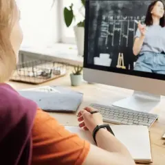 Zdalne nauczanie: Co to znaczy i jak zmieni edukację?