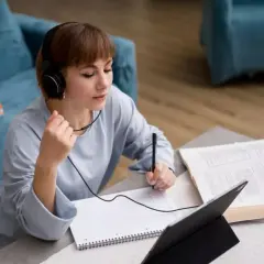 Edukacja domowa online płatna? Sprawdź pełne koszty i oszczędności.