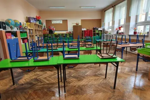 Zimno, wirus, kryzys: Kiedy nauczanie zdalne w Twojej szkole?
