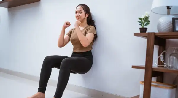 Pilates przy ścianie: Poczuj efekty w 2 tygodnie! Plan dla każdego